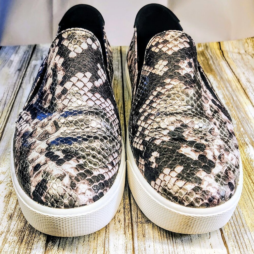 Cole Haan W19258 Womens Grand Series Slip On Shoes Sneakers Gray Snake Leather 7